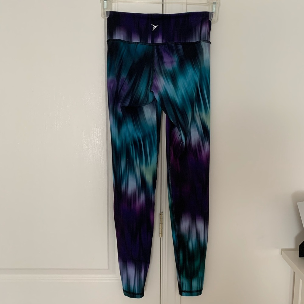 Patterned Athletic Leggings from Old Navy - Picture 2 of 5